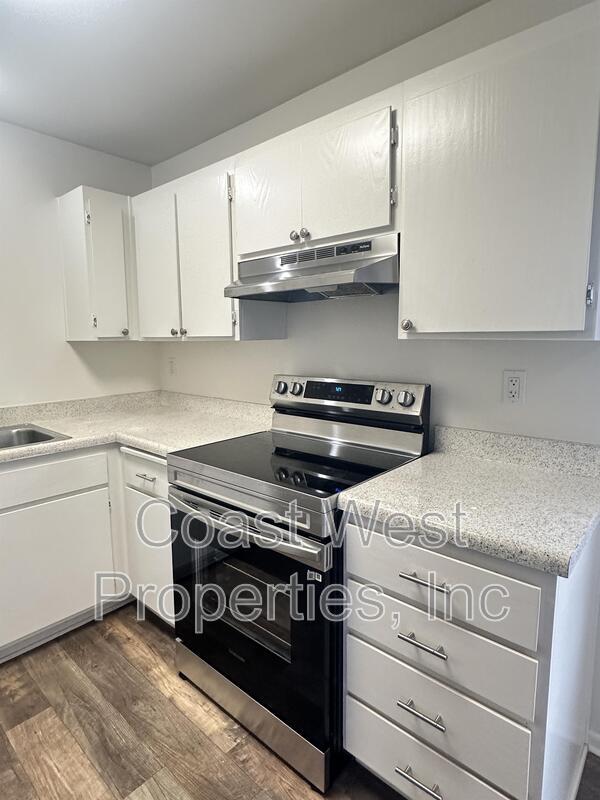 Building Photo - 382 Acacia Ave