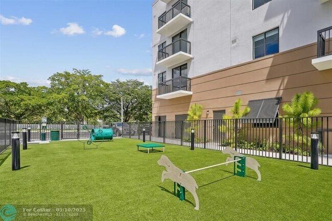 Building Photo - 5451 N University Dr