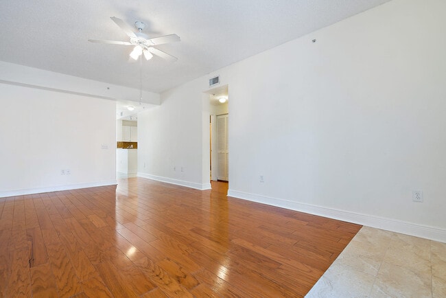 Building Photo - 2803 Sarento Pl