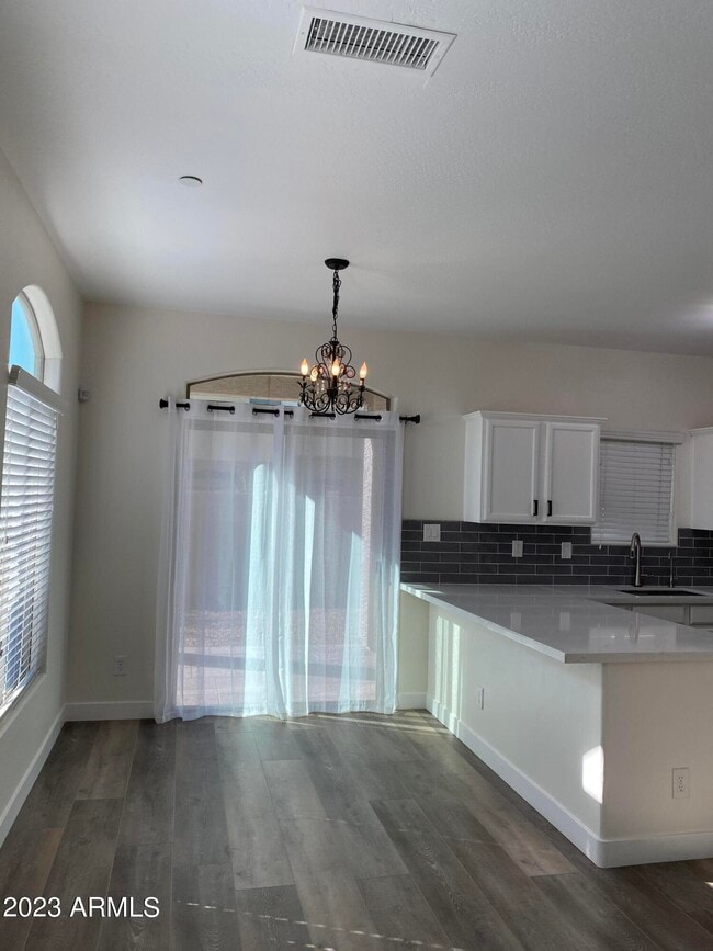 Building Photo - 2725 E Mine Creek Rd