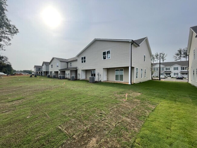 Building Photo - 3 Bd 2.5 Ba Townhome