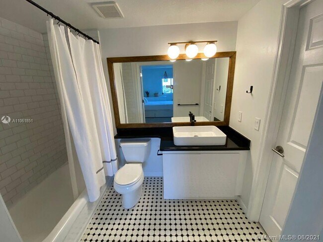 Building Photo - 3500 Coral Wy