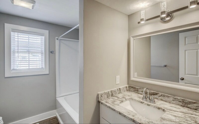 Building Photo - 412 S Charleston Ave