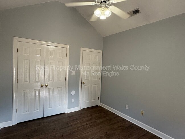 Building Photo - 828 Shackleton Rd