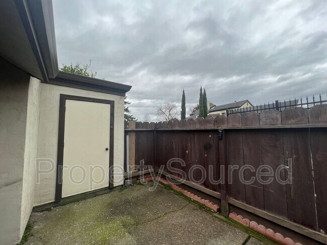 Building Photo - 1414 Pajaro Ave