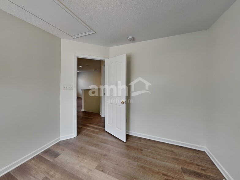 Building Photo - 6820 Squirrels Foot Ct