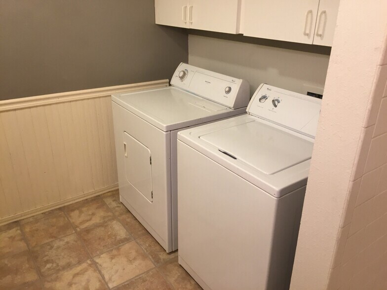 Building Photo - 5055 Victory Road