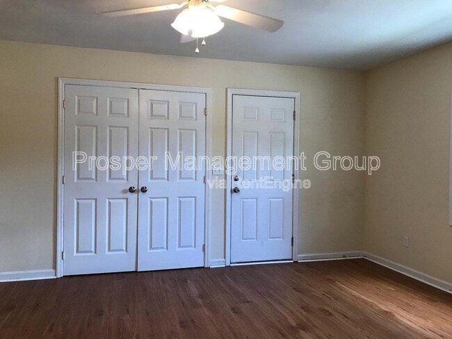 Building Photo - 120 Drake St