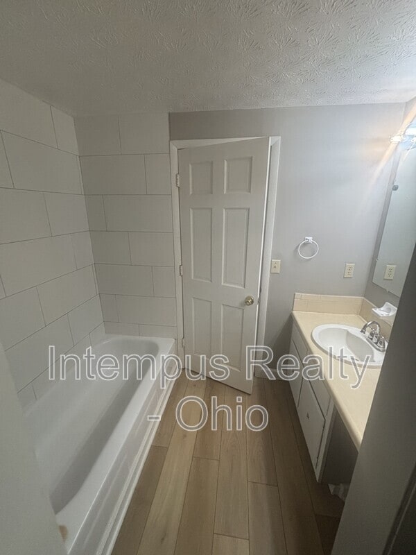Building Photo - 10 King Arthur Ct