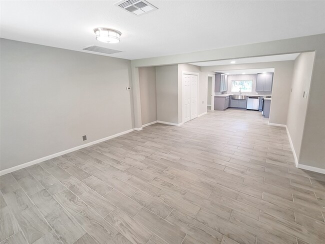 Building Photo - 121 Wisteria St