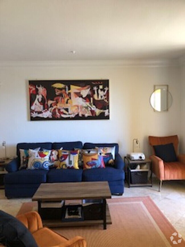 Building Photo - Meridian Unique 1 Bd / 1 Ba Furnished Lux...