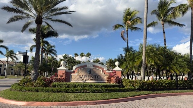 Building Photo - 2814 Grande Pky