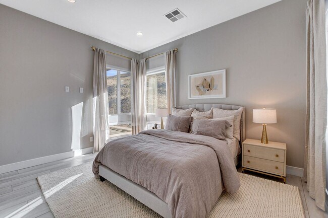 Building Photo - Mesa Ridge Luxury Oasis Feathertop