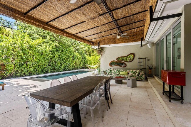 Building Photo - 570 NE 52nd Terrace