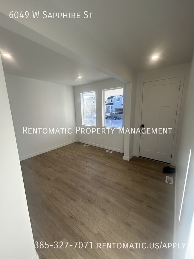 Building Photo - 6049 W Sapphire St