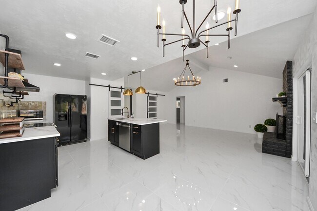 Building Photo - 22810 Deville Dr