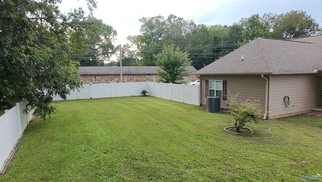 Building Photo - 797 Thomas Ave
