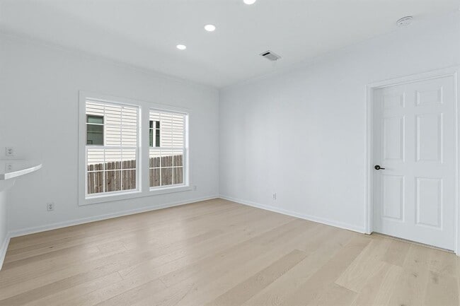 Building Photo - 2417 Euclid Ave