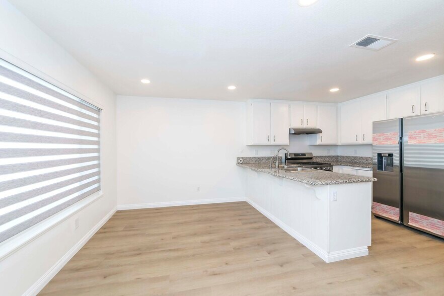 Building Photo - 2423 Coventry Cir