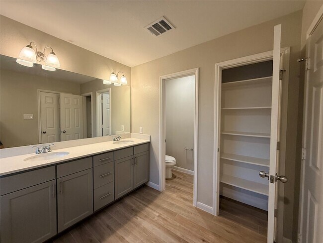 Building Photo - 17142 Wilthorne Colony Ct