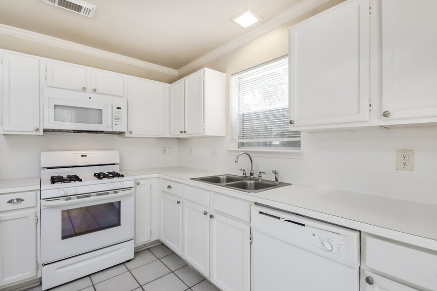 Building Photo - 4110 Bassingham Dr