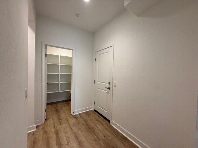 Building Photo - 39338 Stirrup Ct