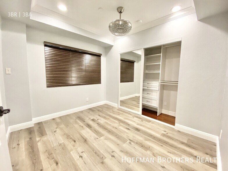 Building Photo - 1135 Rexford Dr