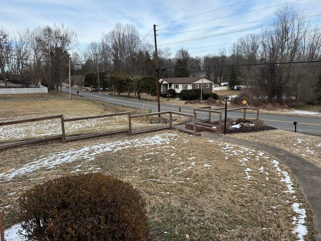 Building Photo - 10012 Ellis Rd