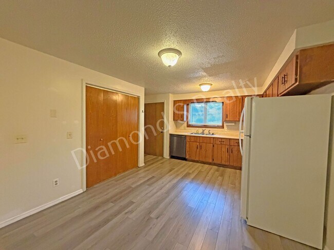Building Photo - 2335 W Farm Rd 164