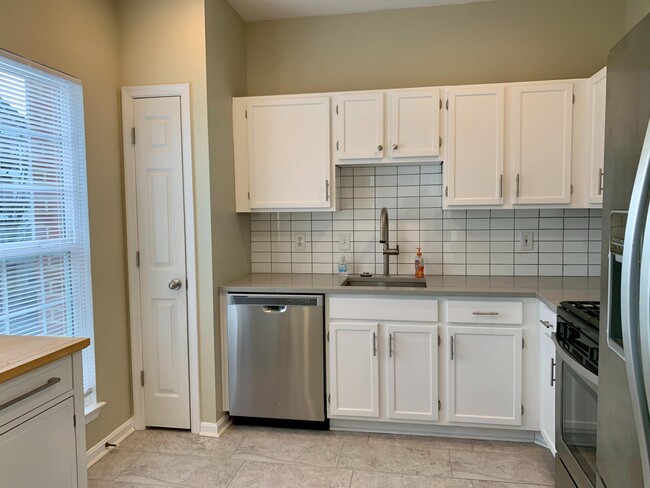 Building Photo - 4138 Fountainside Ln