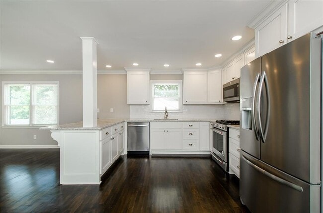 Building Photo - 729 Sunnybrook Dr