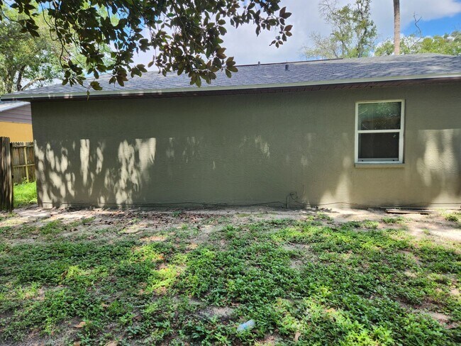 Building Photo - Move-In Ready 2BR/2BA Home with Modern Updates & Prime Zephyrhills Location!