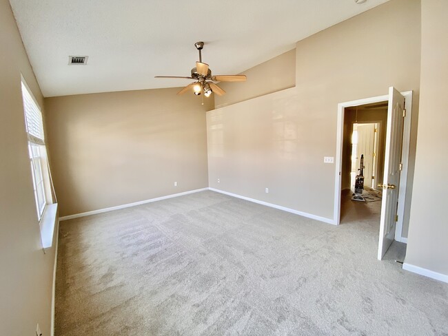 Bedroom 2 High Ceiling - 513 Fagin Cir