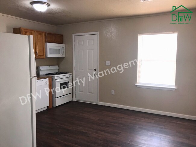 Building Photo - 2206 NW 26th St