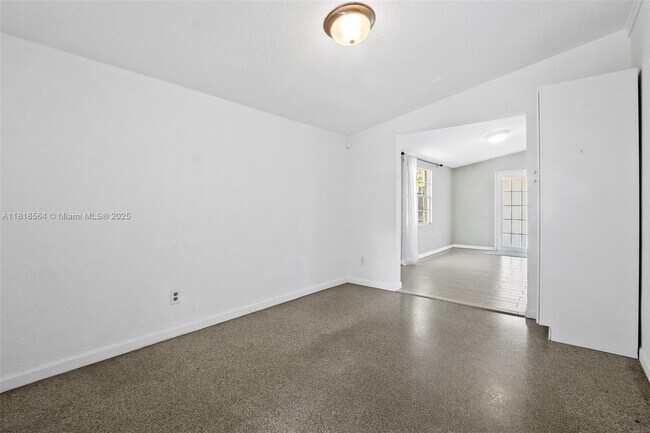 Building Photo - 1321 NE 16th Ave