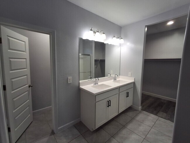 Building Photo - 36672 N Asturian Vly Wy