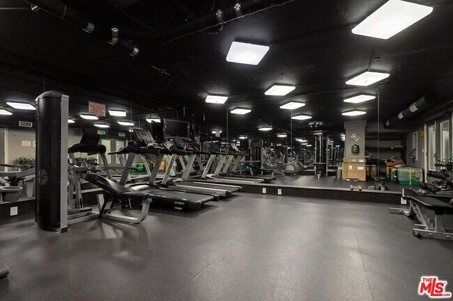 Building Photo - 141 S Clark Dr