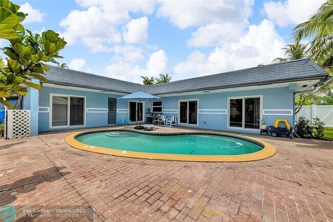 Building Photo - 1398 NW 14th Ct