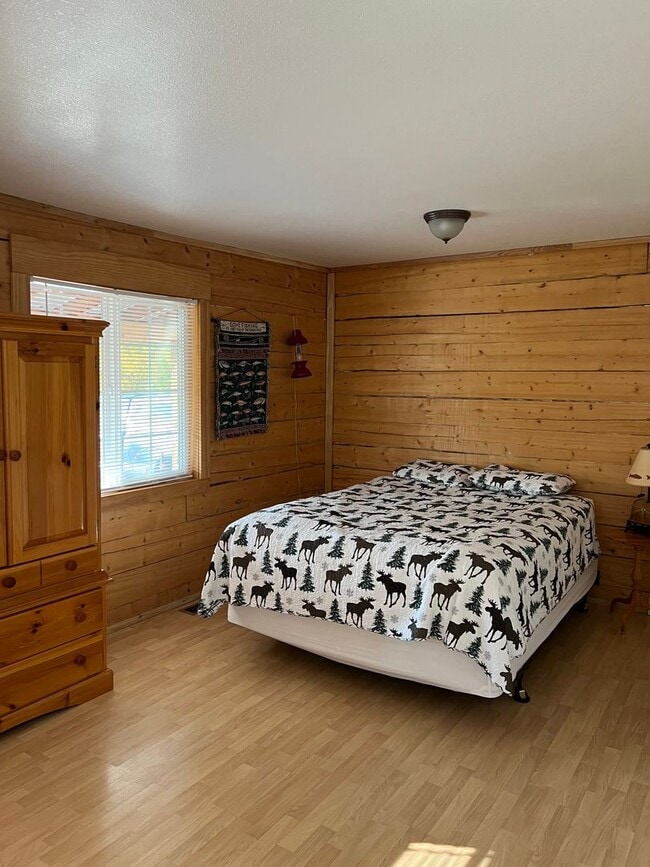 Building Photo - Short Term, Furnished Rental