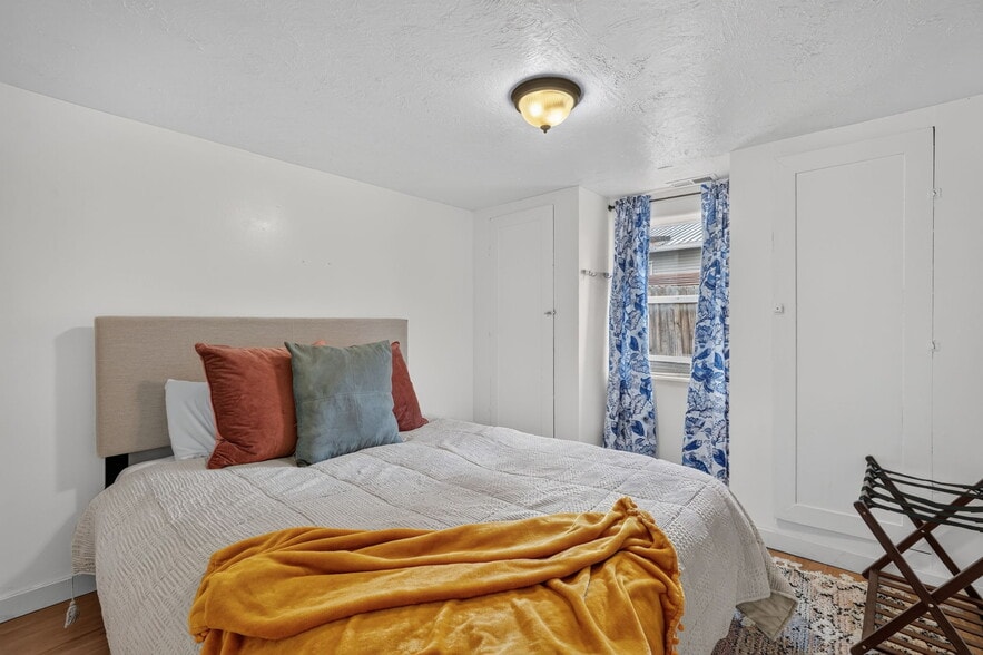 Building Photo - 471 W Elm St