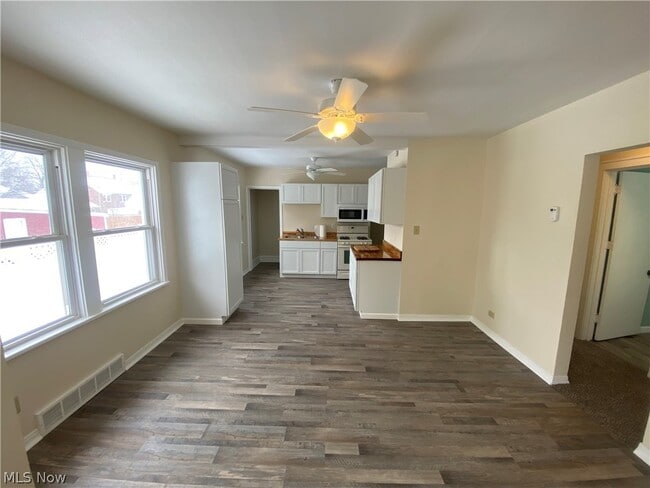 Building Photo - 8221 Grand Division Ave