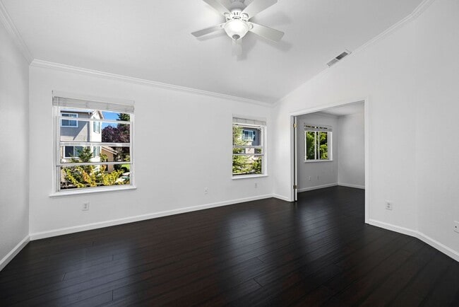 Building Photo - 166 Blackstone Dr