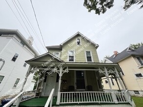 Building Photo - 321 Washburn St