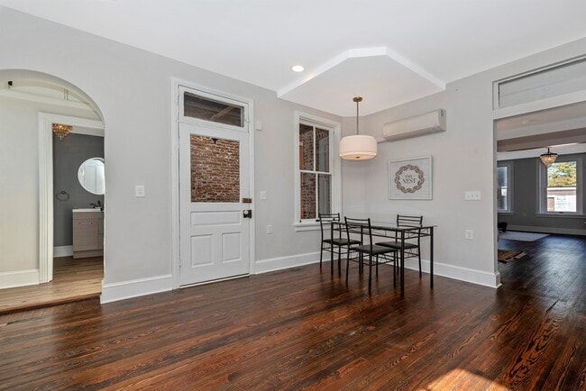 Building Photo - 6 W 4th St