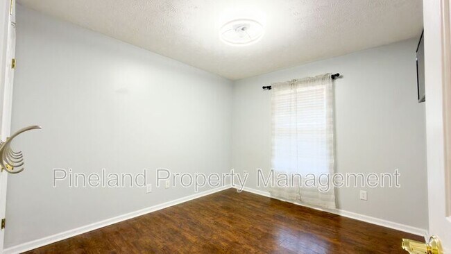 Building Photo - 215 Americana Dr