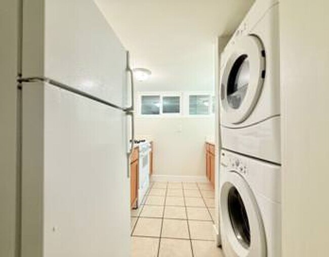 Building Photo - Spacious Basement Apartment in SLC!