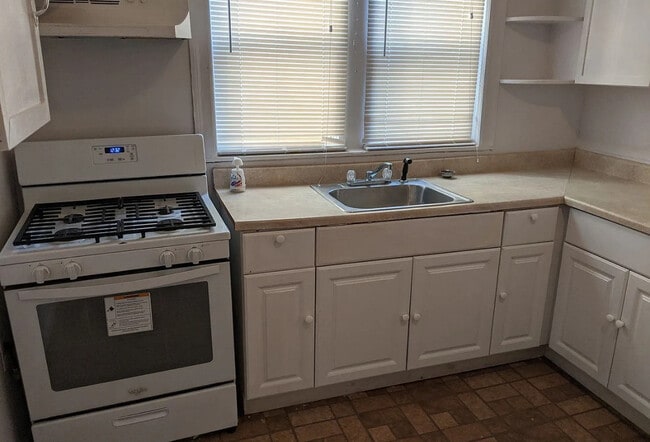 Building Photo - 1223 Princess Ave