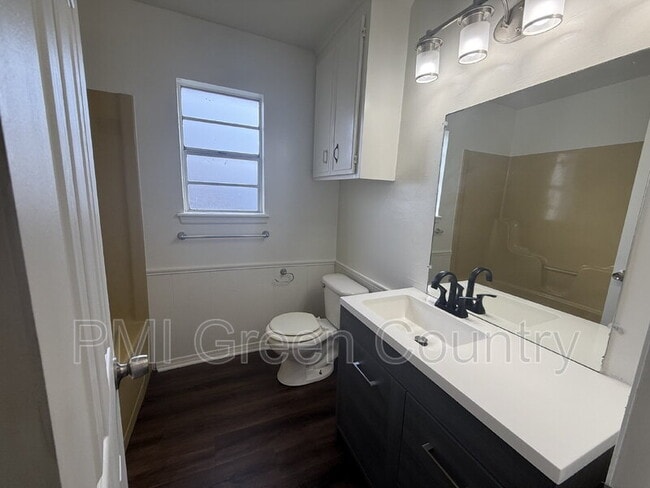 Building Photo - 9832 E 37th St