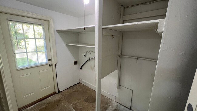 Building Photo - 3-Bedroom with so much to offer !