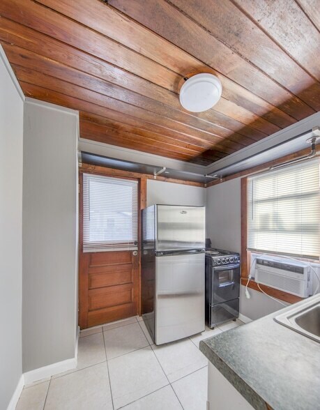 Building Photo - 225 S K St